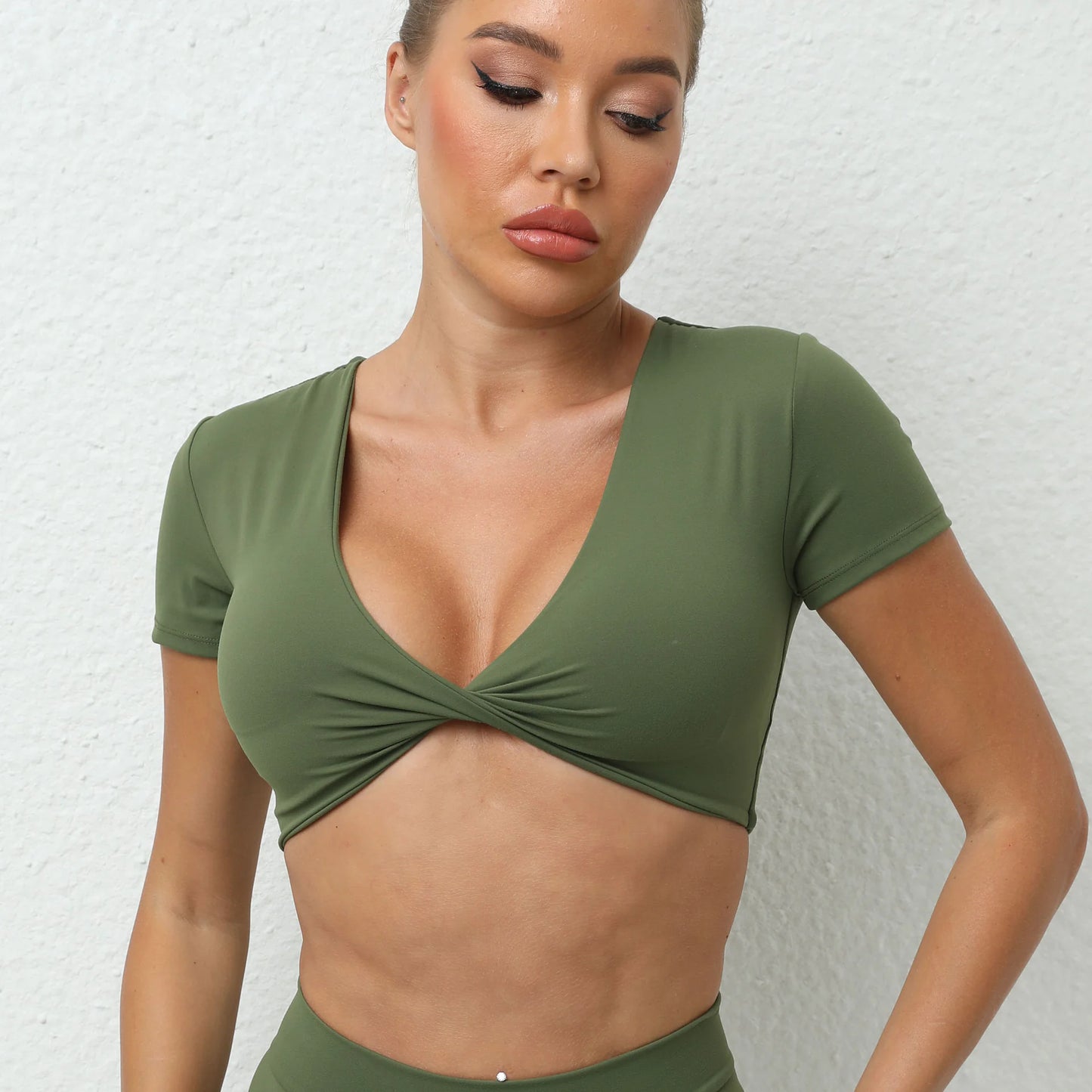 Slim-Fit V-Neck Yoga Tee – Stylish & Sporty Activewear