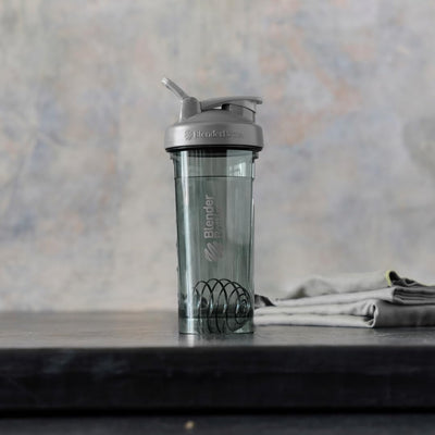 BlenderBottle Shaker Bottle Pro Series Perfect for Protein Shakes and Pre Workout, 28-Ounce, Black