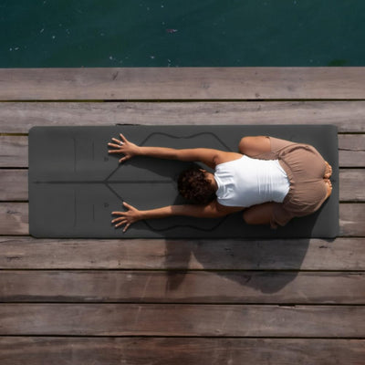 Liforme Original Yoga Mat – Free Yoga Bag Included - Patented Alignment System, Warrior-like Grip, Non-slip, Eco-friendly, sweat-resistant, long, wide, 4.2mm thick mat for comfort