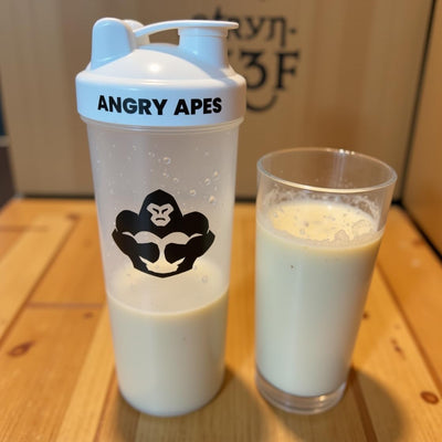 Angry Apes 28 oz Shaker Bottle – BPA-Free Tritan, Leak-Proof Flip Cap, Aluminum Mixer Ball & Measurement Scale – White Variant with Black Logo (white)