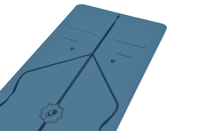 Liforme Original Yoga Mat – Free Yoga Bag Included - Patented Alignment System, Warrior-like Grip, Non-slip, Eco-friendly, sweat-resistant, long, wide, 4.2mm thick mat for comfort