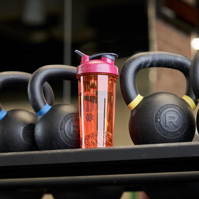 BlenderBottle Shaker Bottle Pro Series Perfect for Protein Shakes and Pre Workout, 28-Ounce, Black