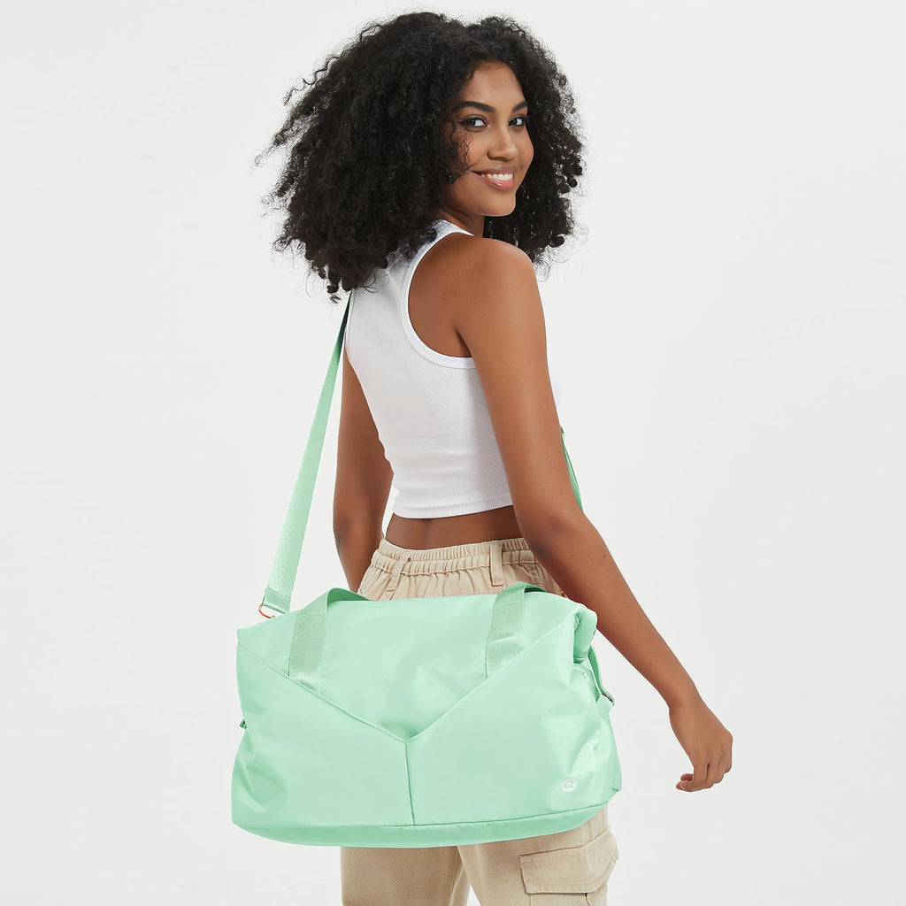 Ceneda 20" Gym Bag for Women with Wet Pocket & Shoe Compartment, Lightweight Duffel Waterproof Carry On Duffle for Travel, Yoga, Overnight (Green)