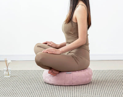 Meditation Cushion, Comfortable Meditation Pillow with Peacock Feather Jacquard Cover. Buckwheat Hull Filled Zafu Floor Pillow 16 * 16 * 5 in