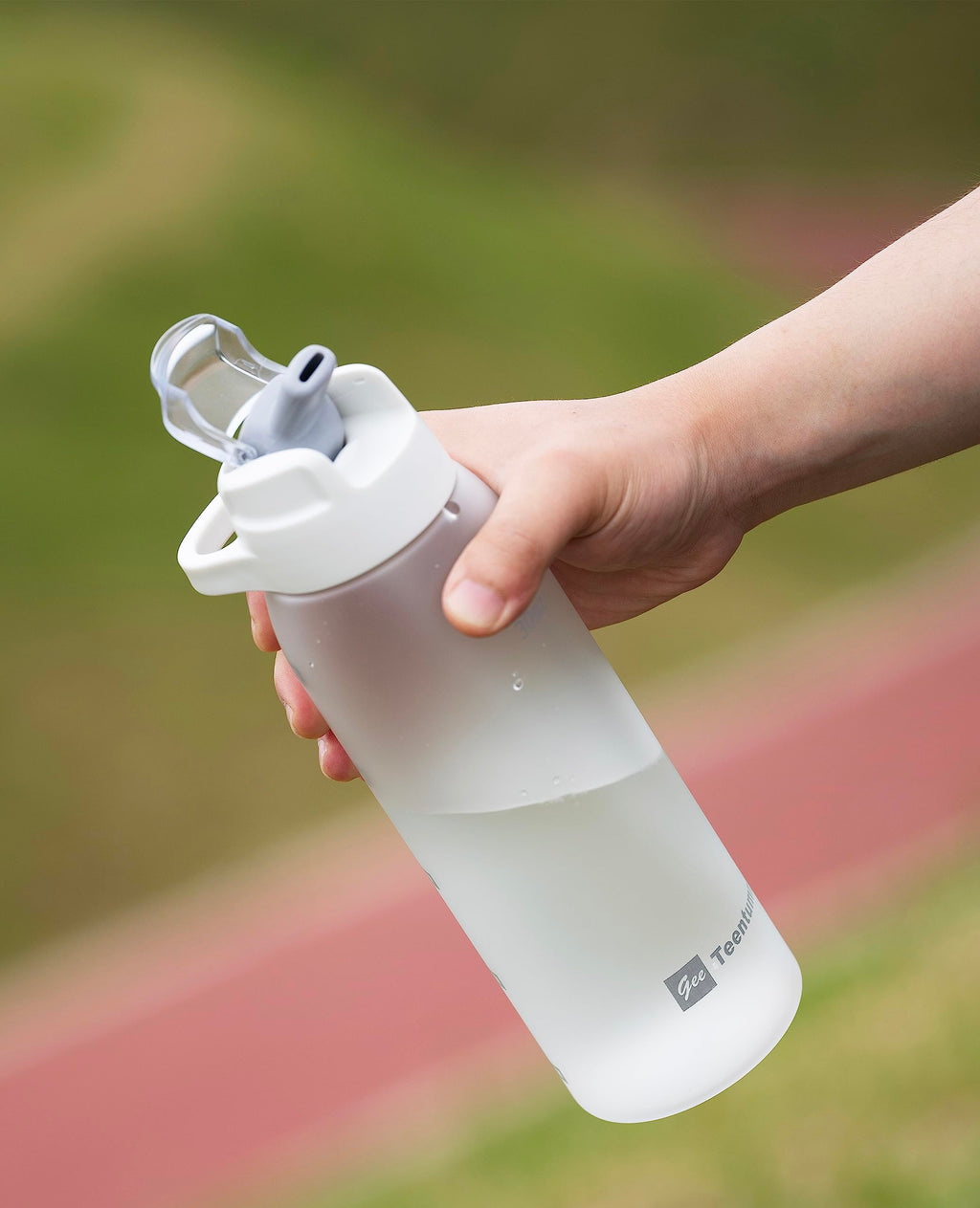 30oz Sport Water Bottle with Time Markers, Large Durable Gym Plastic Bottle Tritan BPA Free for Fitness, Outdoor Enthusiasts, Leakproof Gray (Pack of 1)