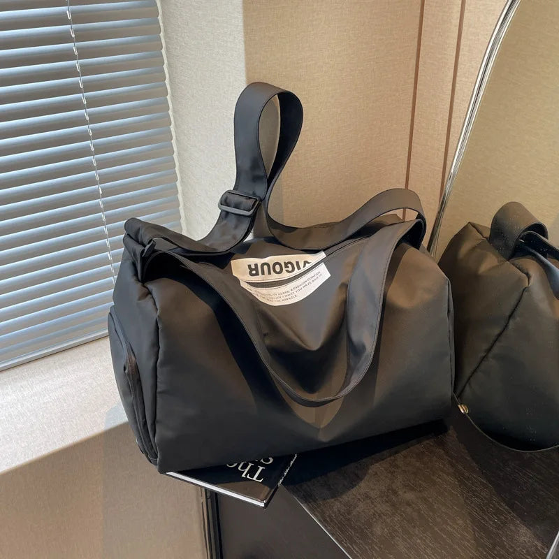 Unisex Capacity Crossbody Sports Bag, Water-Resistant Gym Travel Duffle with Shoe Compartment & Dry-Wet Separation (38x23cm)