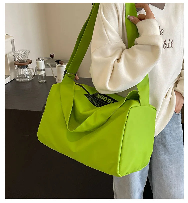 Unisex Capacity Crossbody Sports Bag, Water-Resistant Gym Travel Duffle with Shoe Compartment & Dry-Wet Separation (38x23cm)